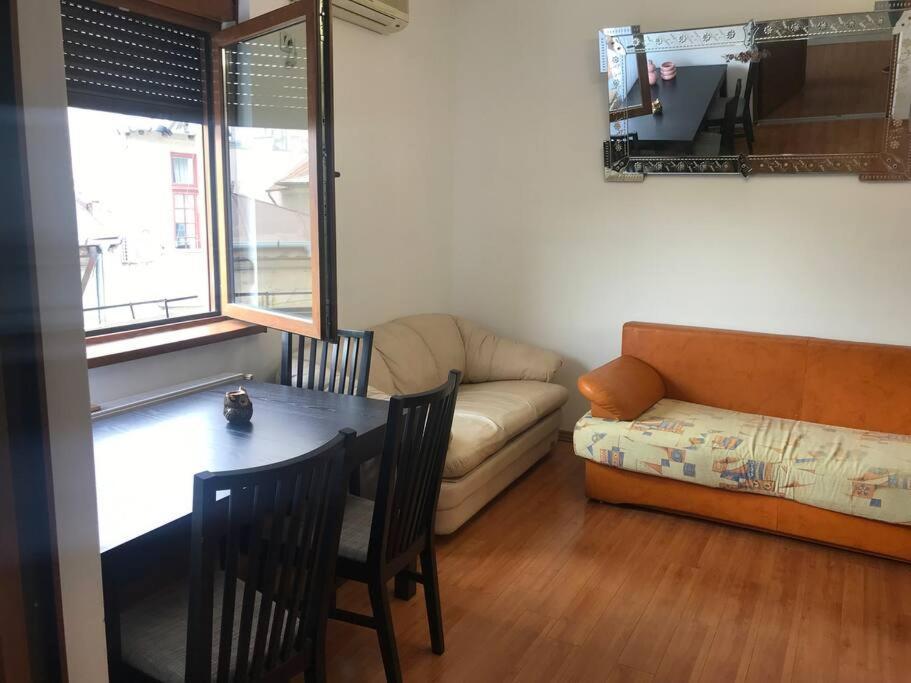 Fully Furnished Spacious 2bedroom Apartament Bucureşti